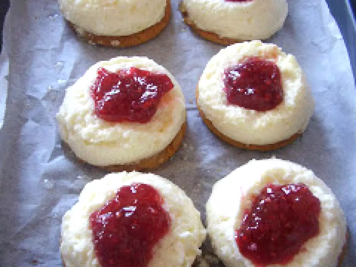 MONTADITOS DULCES DE QUESO CREMA CON BASE DE GALLETA DE JENGIBRE - foto 2