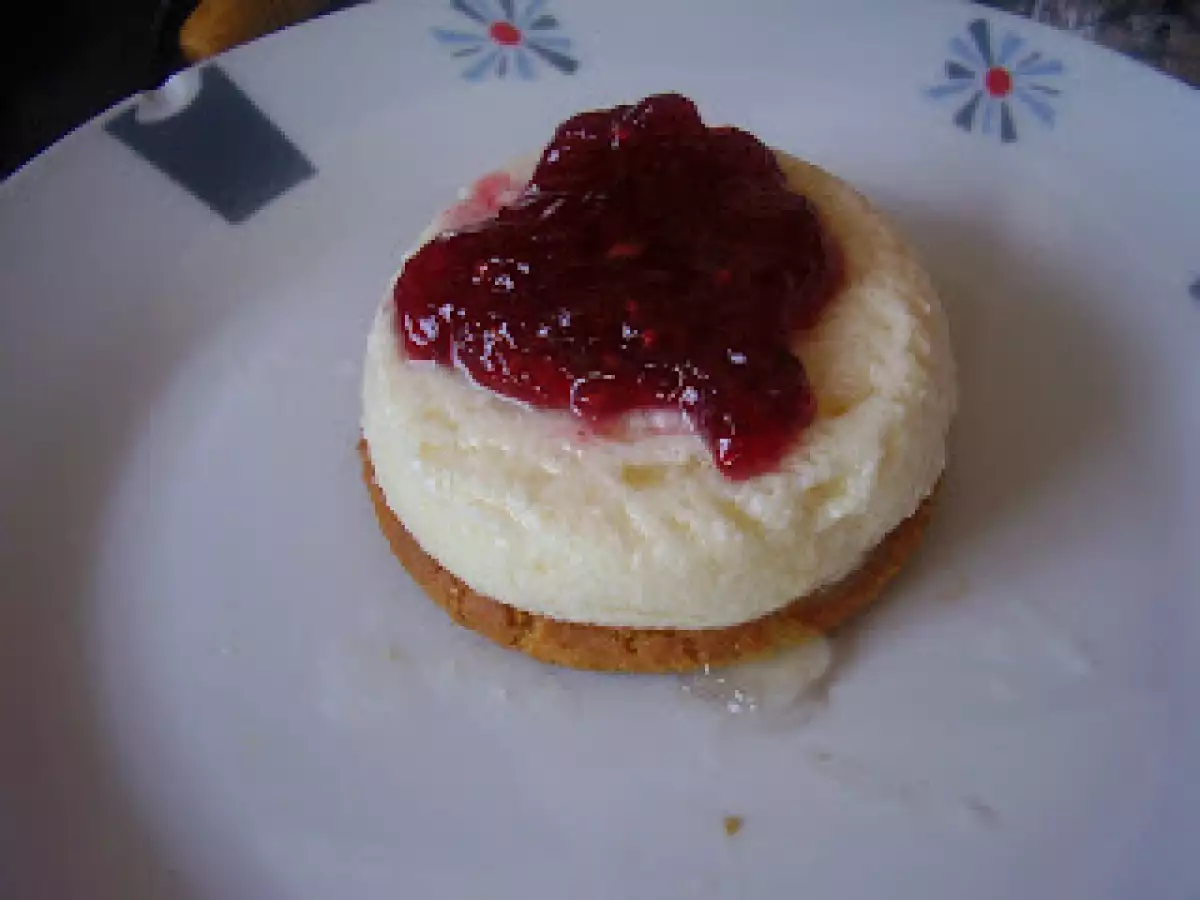 MONTADITOS DULCES DE QUESO CREMA CON BASE DE GALLETA DE JENGIBRE - foto 3