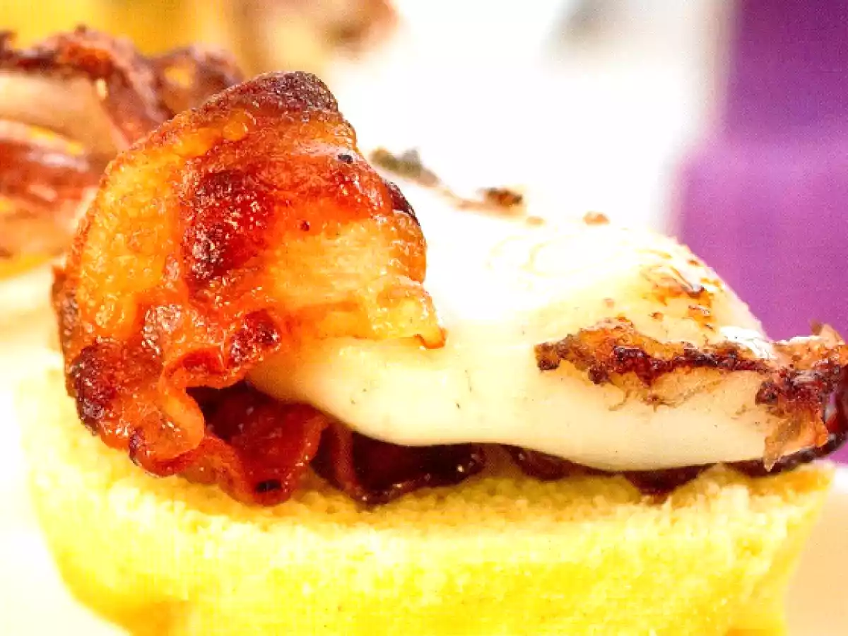 Montado de chipirón y panceta