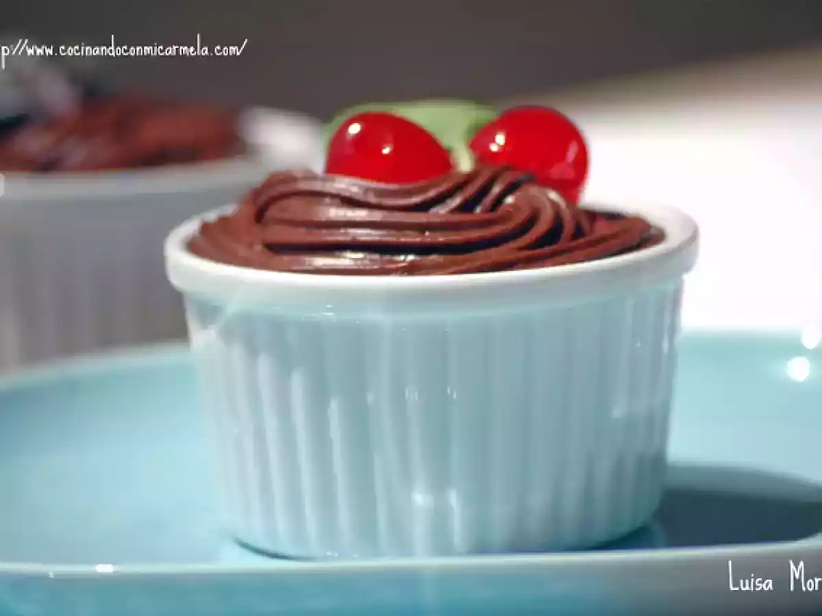 Mousse de chocolate con cardamomo y canela.
