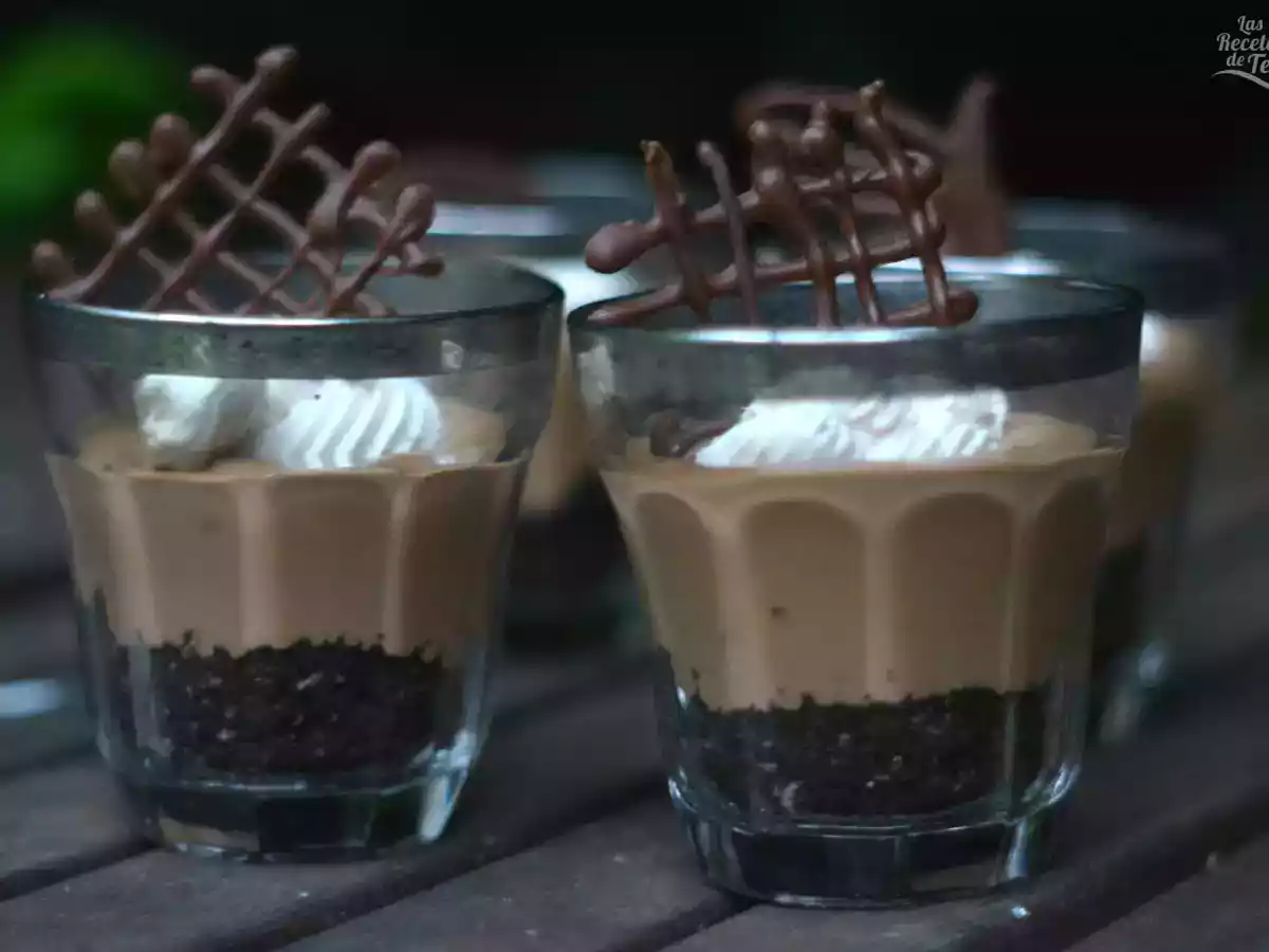 Mousse de chocolate, moca y galletas oreo