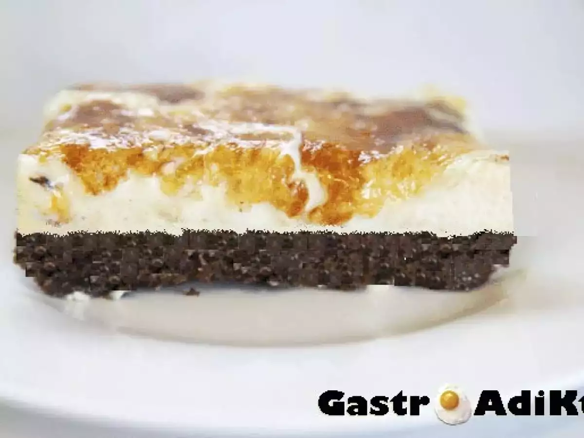 Mousse de crema catalana sobre brownie