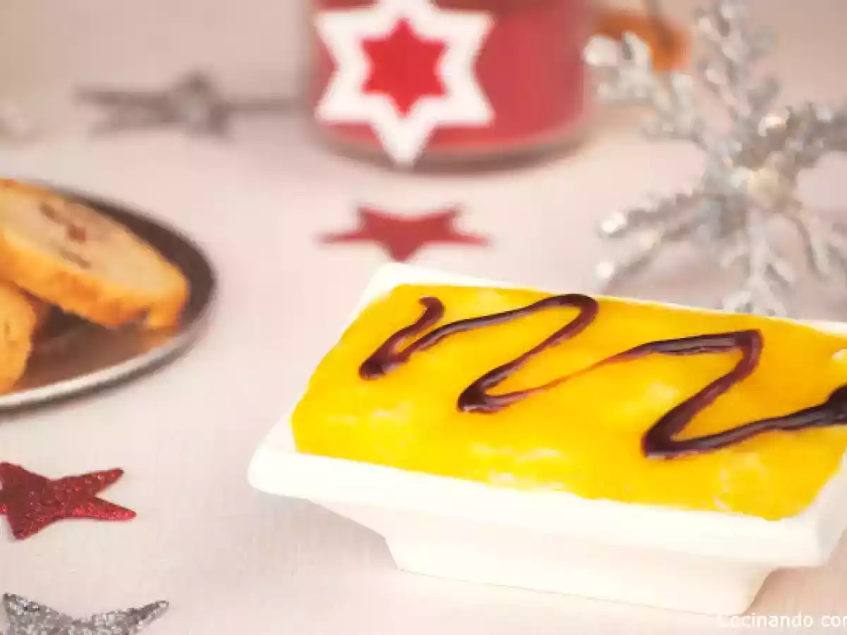 Mousse de foie con geleé de mango