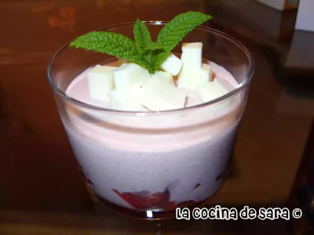 Mousse de Fresas con Gelatina de Nata