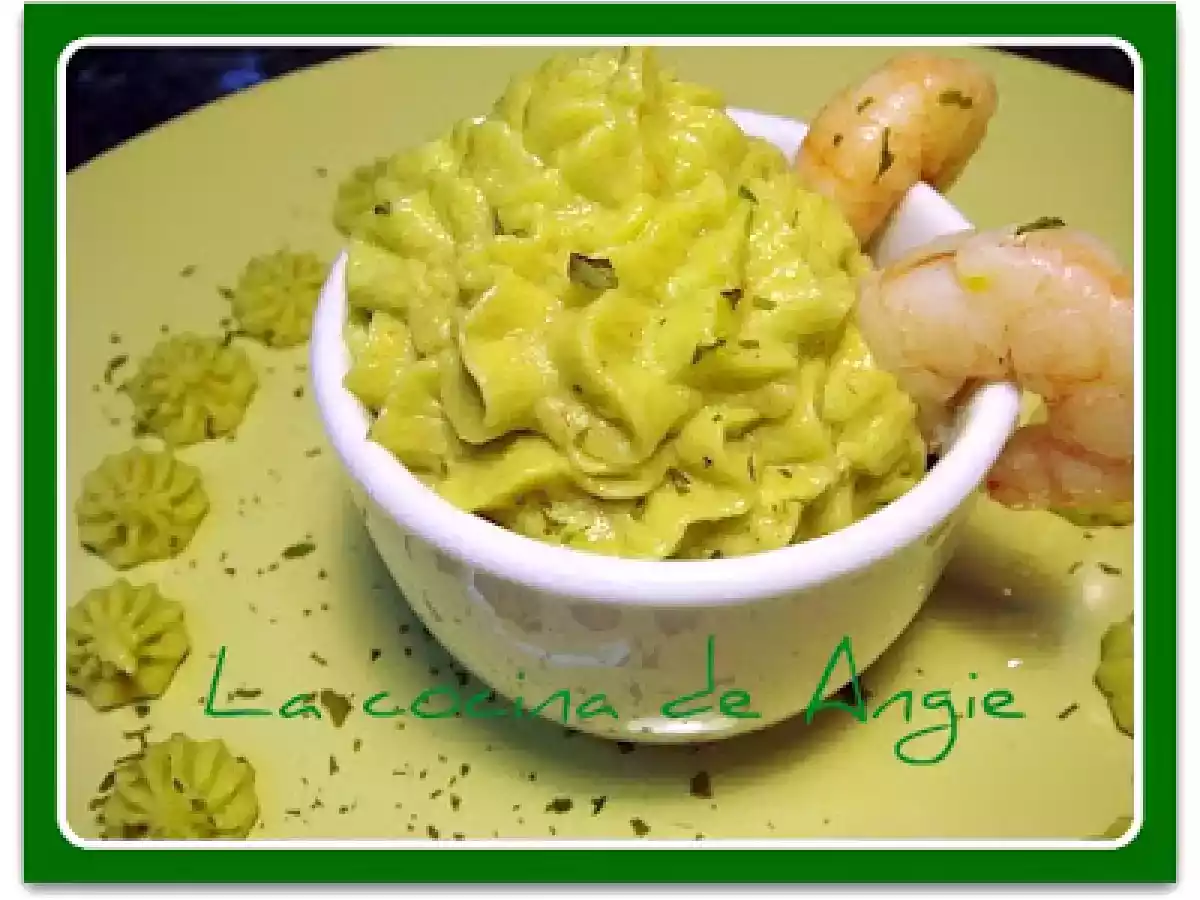 MOUSSE DE GAMBAS Y AGUACATE