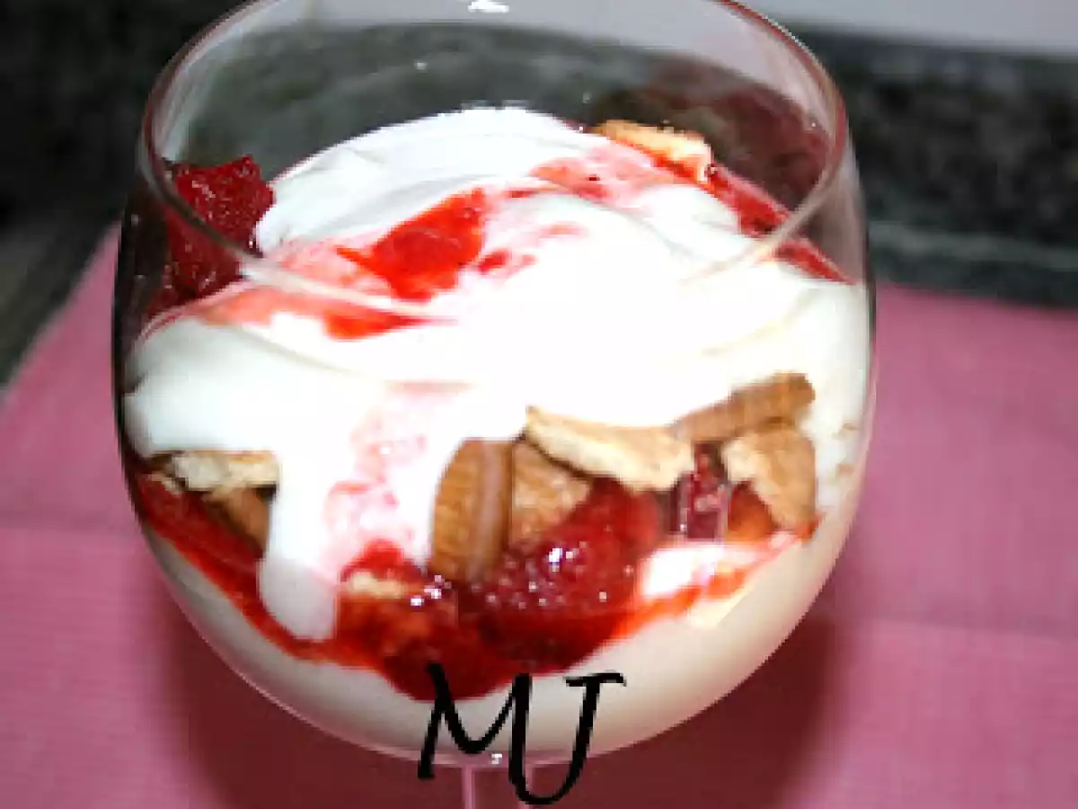 Mousse de limón con fresas