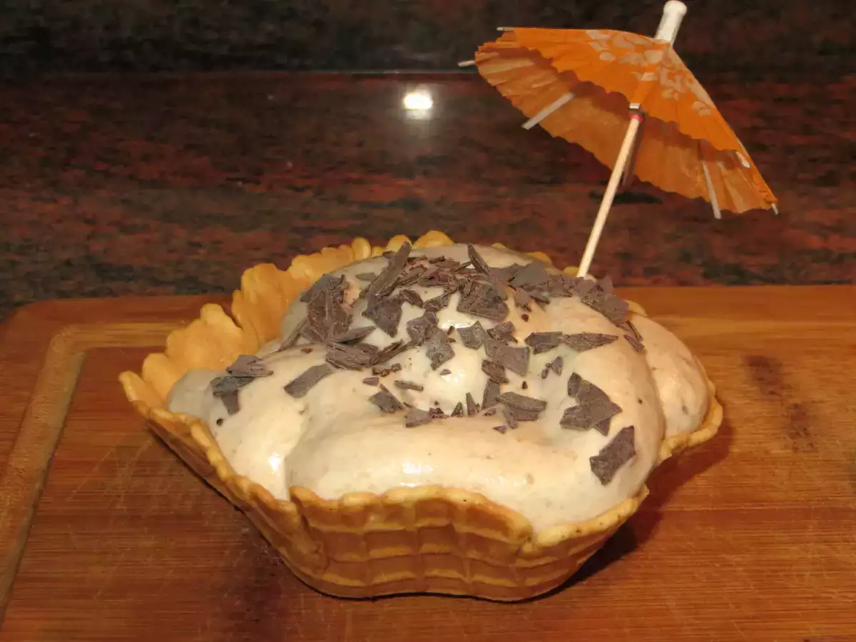 Mousse de plátano en tulipa