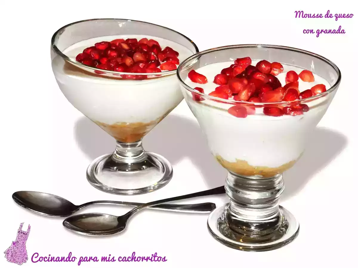 Mousse de queso y granada