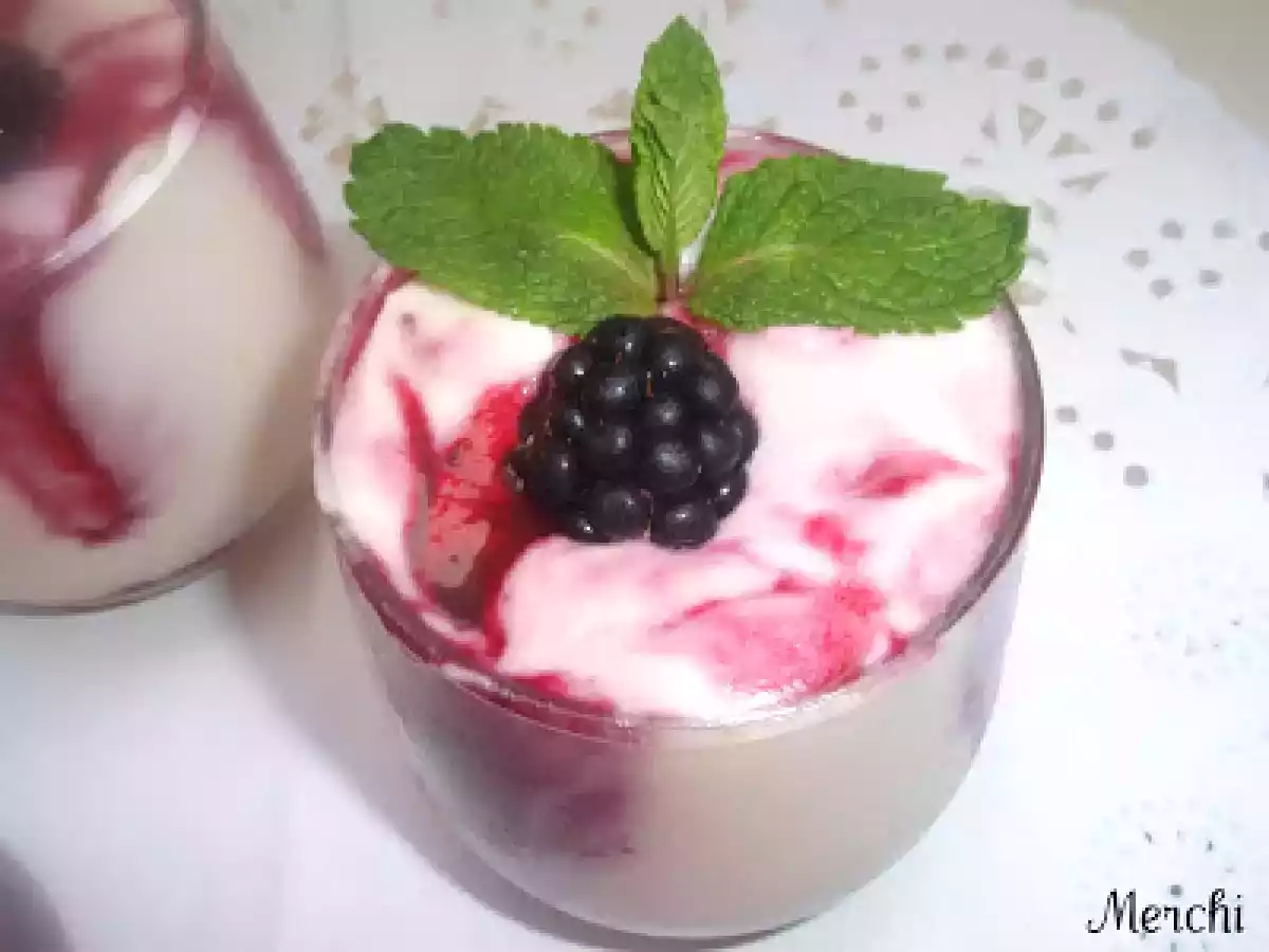 Mousse de vainilla con coulis de moras - foto 4