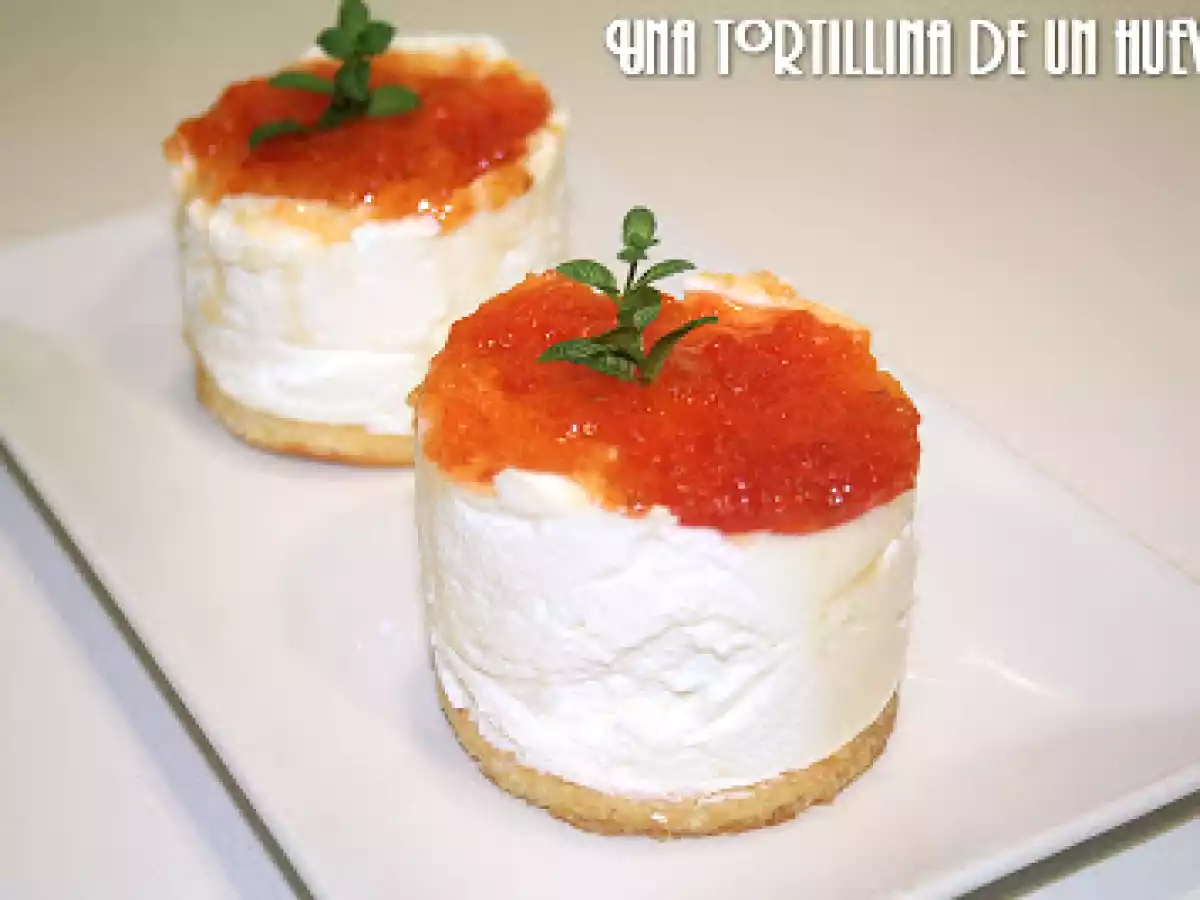 Mousse de yogur al limón con mermelada de tomate