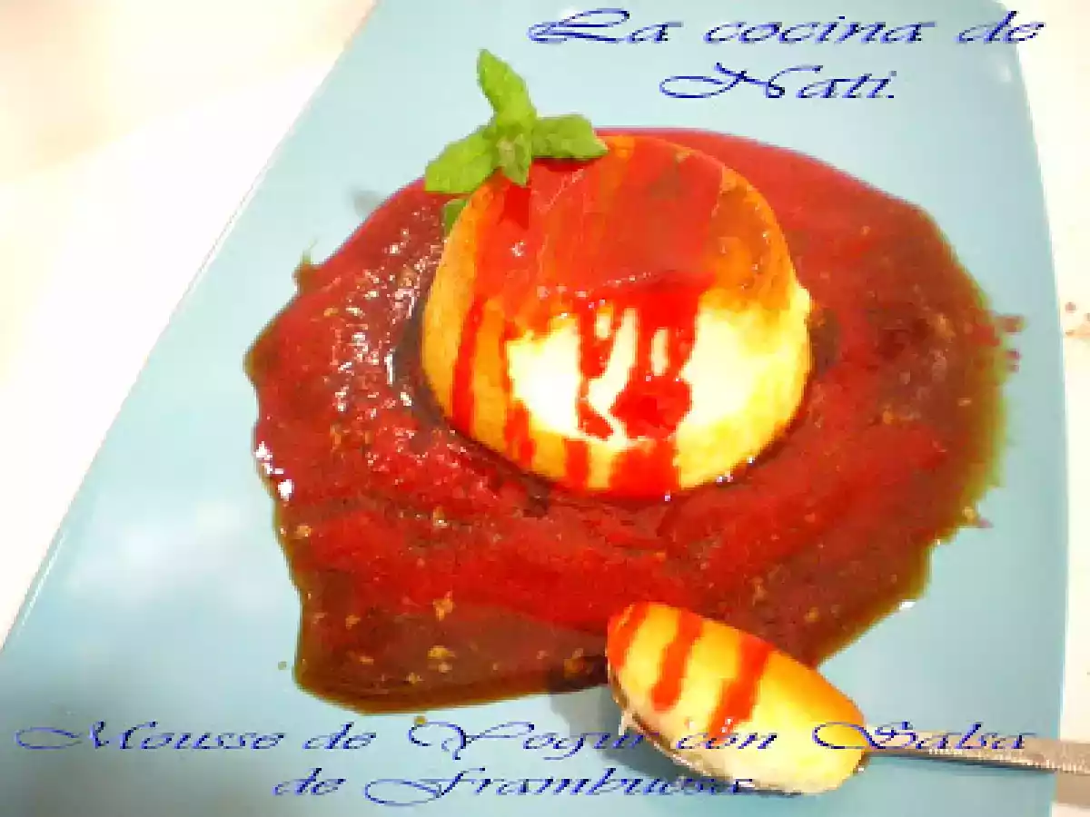 MOUSSE DE YOGUR CON SALSA DE FRUTOS ROJOS. - foto 3