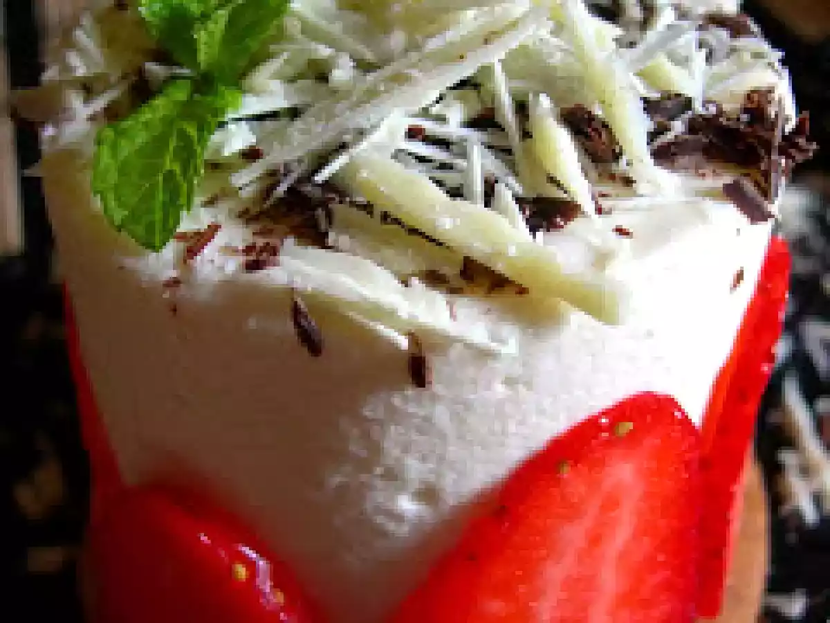 Mousse de yogurt griego Danone con hierbas dulces de Mallorca. - foto 2