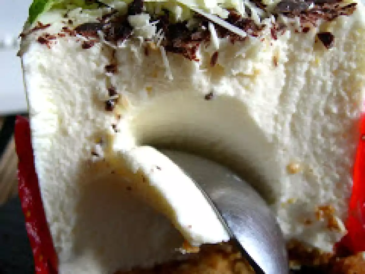 Mousse de yogurt griego Danone con hierbas dulces de Mallorca. - foto 5