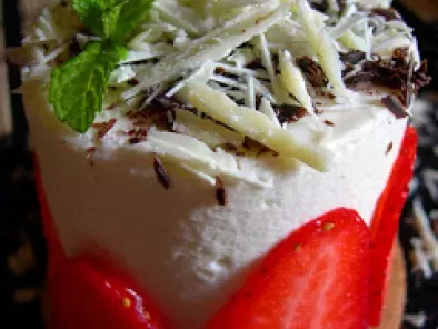 Mousse de yogurt griego Danone con hierbas dulces de Mallorca. - foto 2