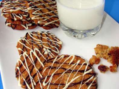 Muesli and chocolate crunchy cookies