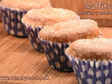 Muffins con cobertura de azúcar y canela