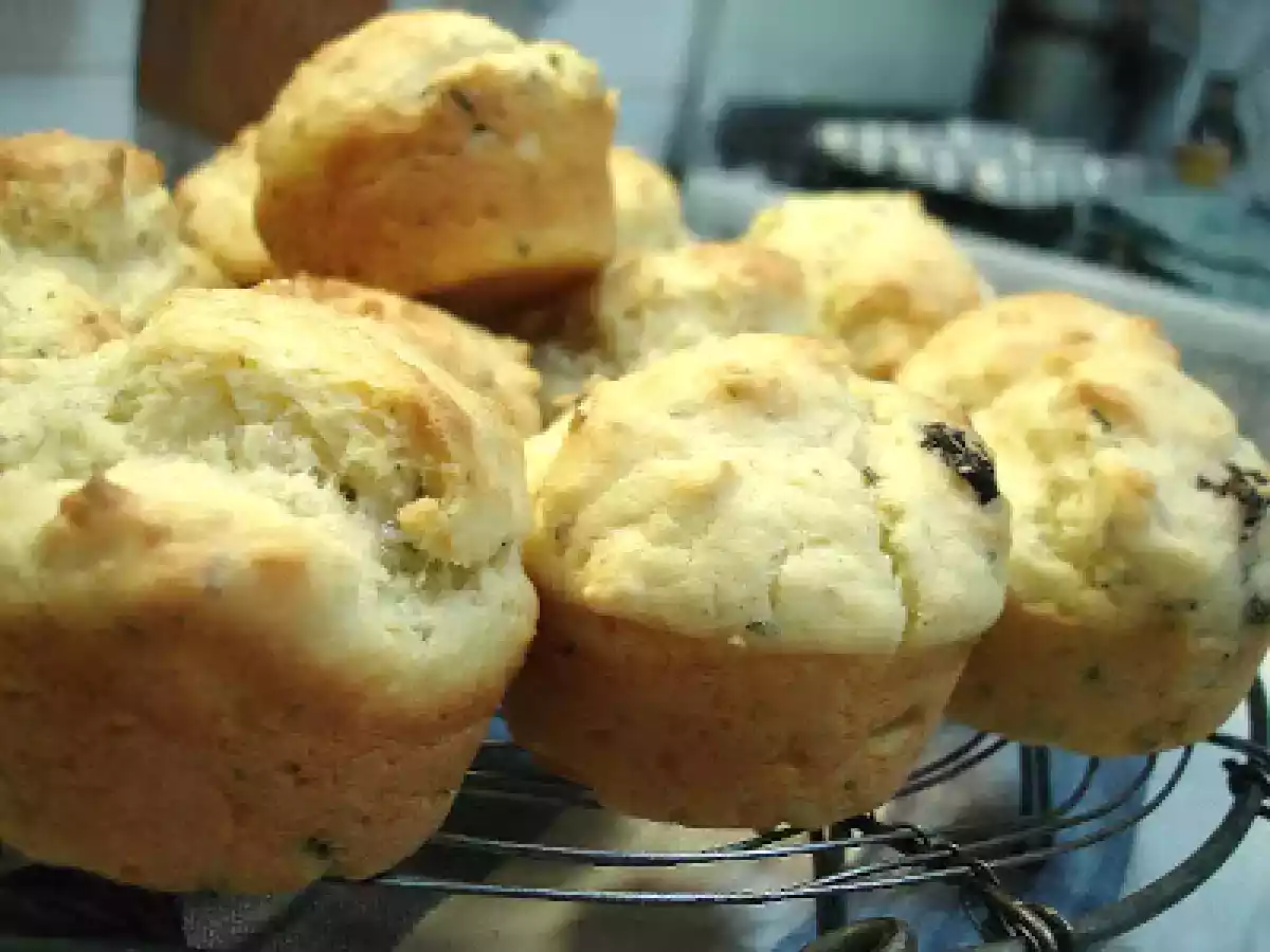 MUFFINS DE ACEITUNAS negras, romero y parmesano