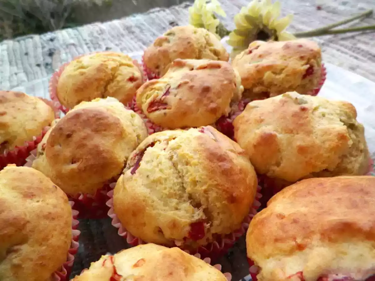 Muffins de aceitunas, pimiento y queso