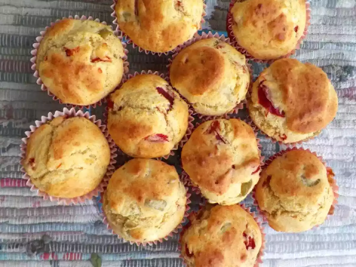 Muffins de aceitunas, pimiento y queso - foto 3