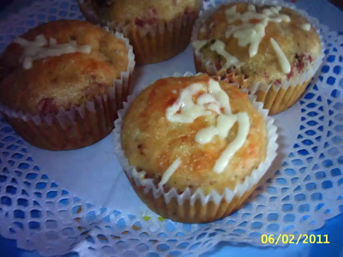 Muffins de carne, frutos secos y mozzarella
