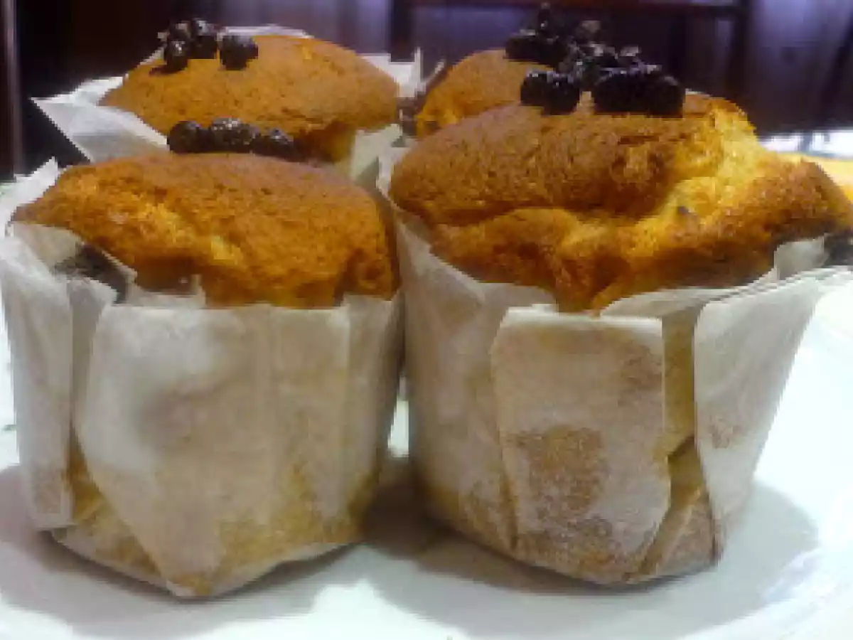 MUFFINS DE CHOCOLATE BLANCO RELLENOS DE CHOCOLATE FONDAN