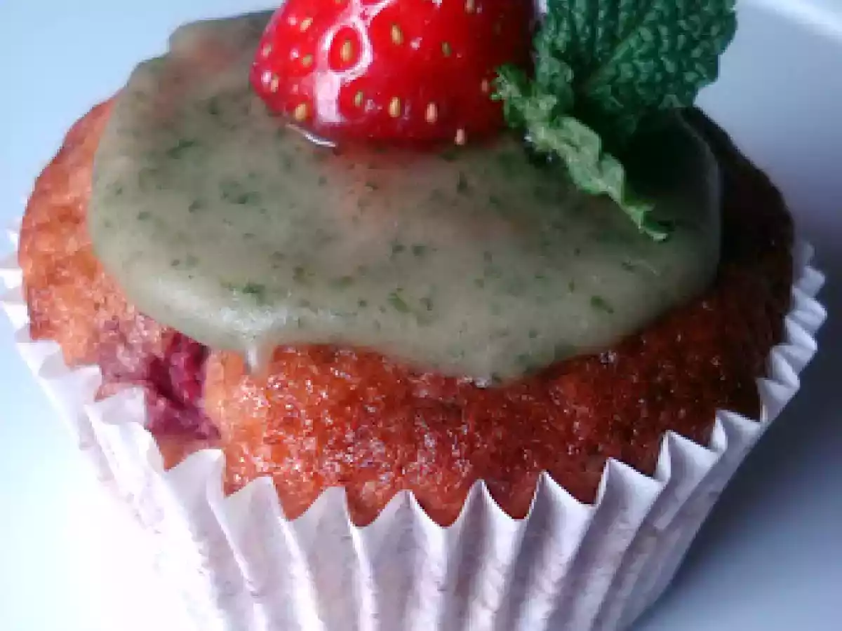 MUFFINS DE FRESA Y CANELA CON GLASEADO DE HIERBABUENA - foto 2