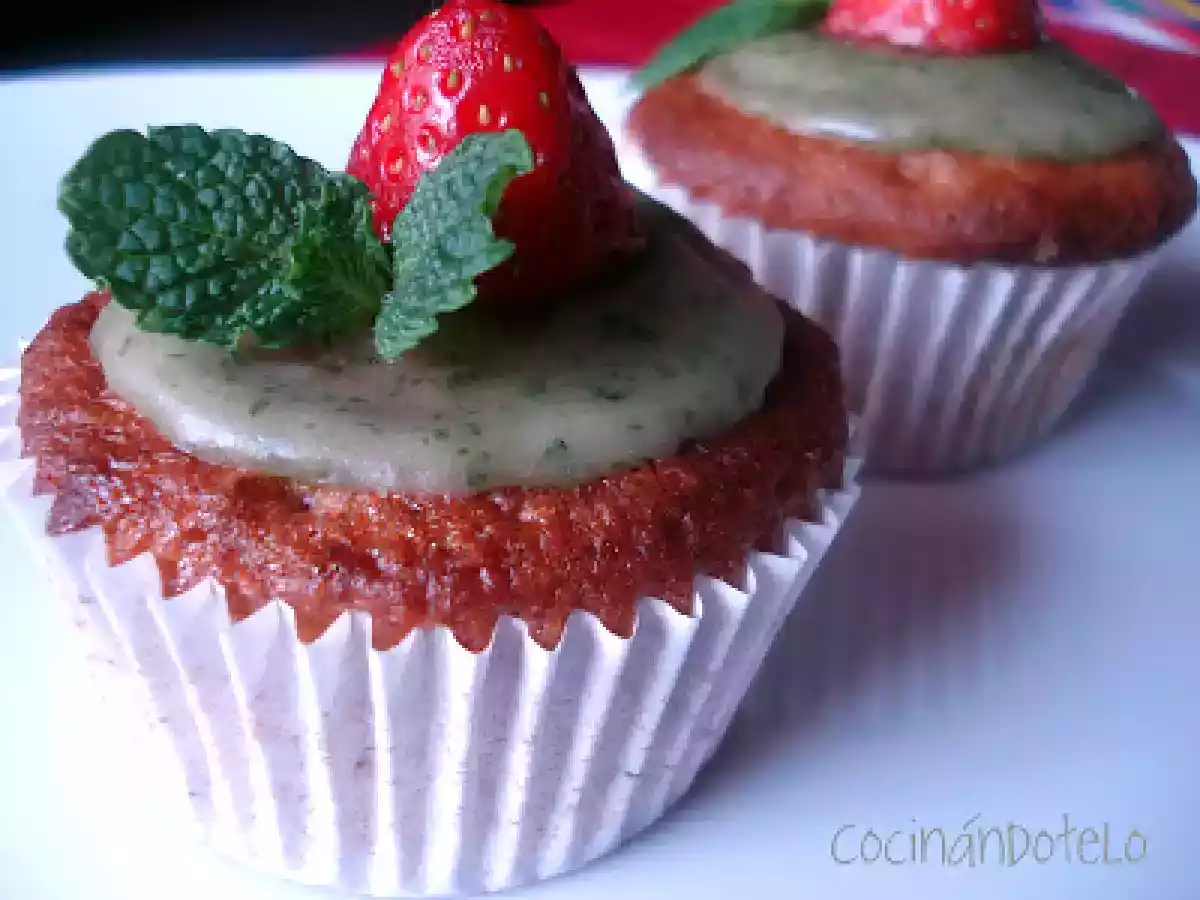 MUFFINS DE FRESA Y CANELA CON GLASEADO DE HIERBABUENA - foto 3