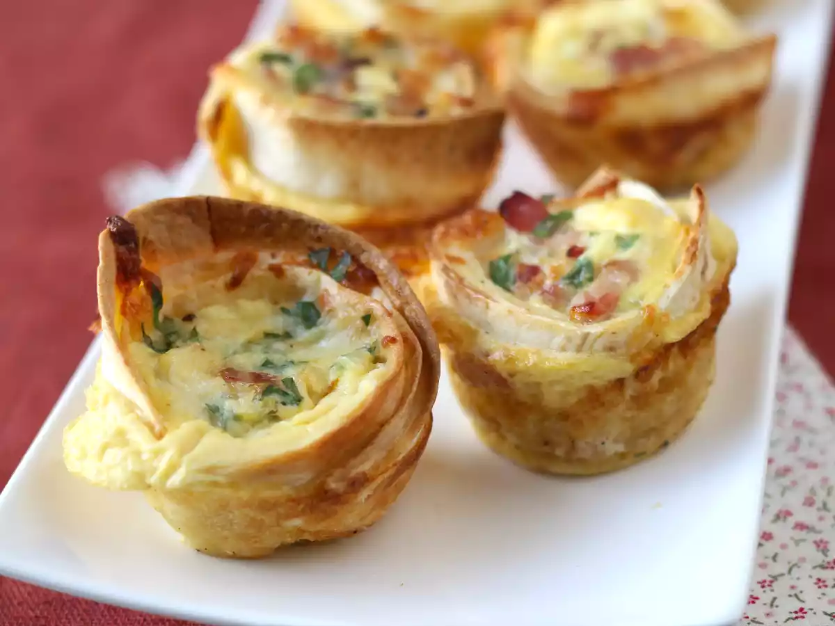 Muffins de tortillas con bacon y mozzarella