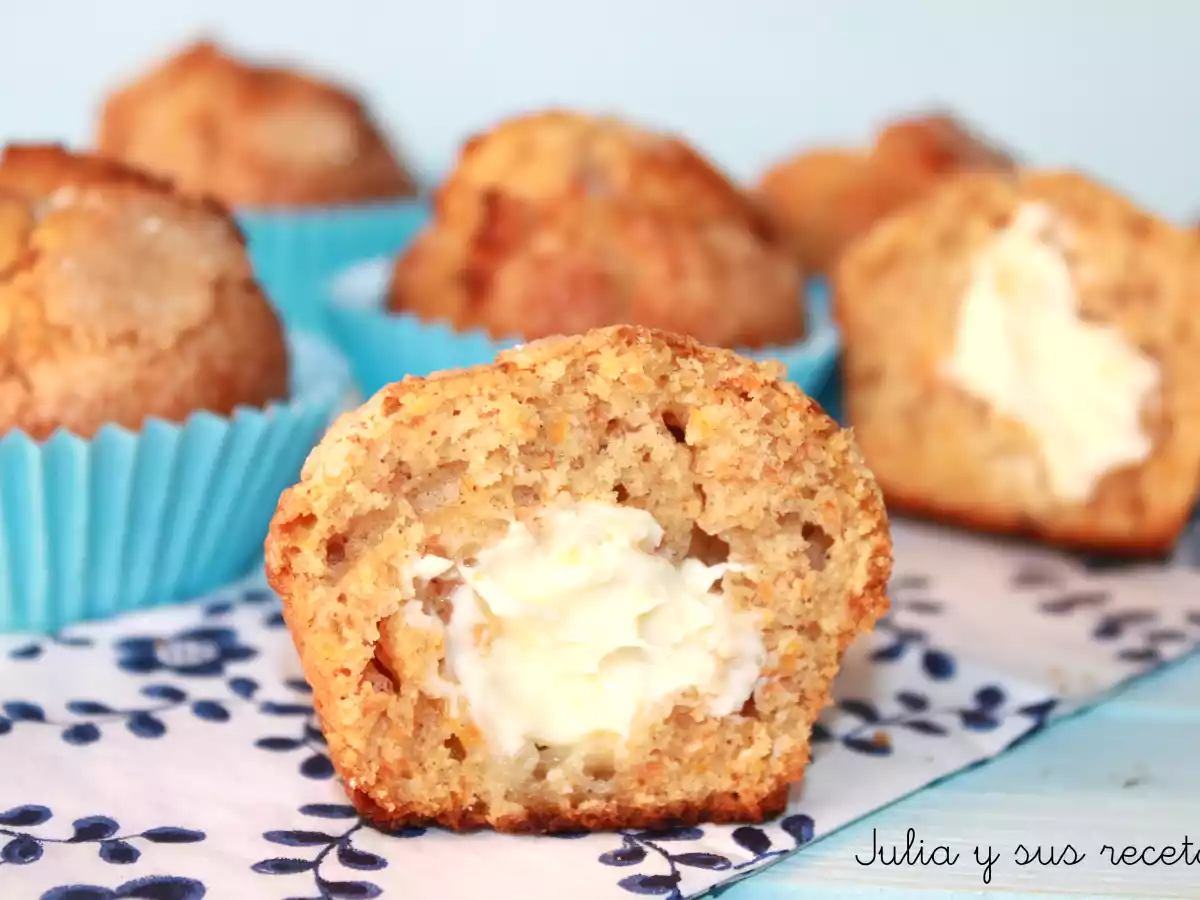 Muffins de zanahoria rellenos de queso