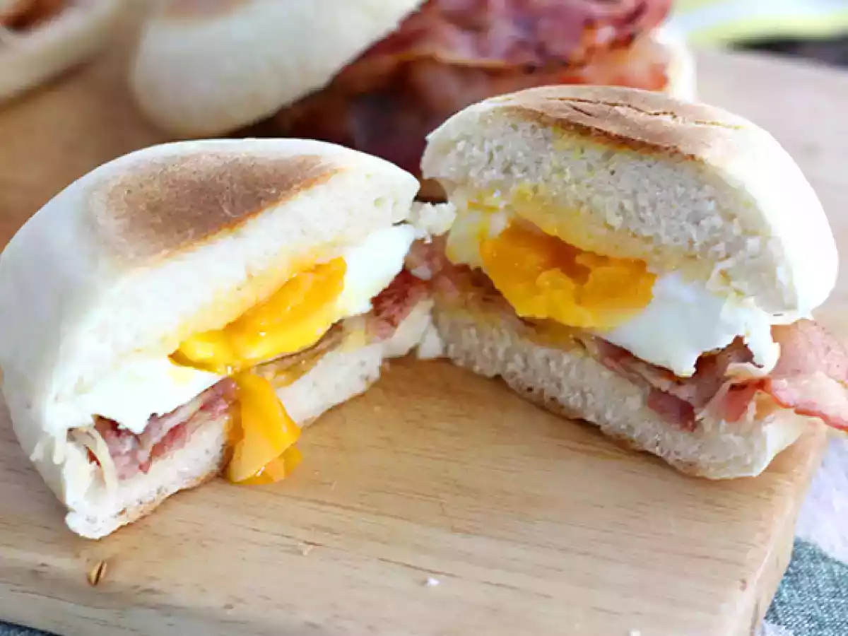 Muffins inglesas con huevo y bacon - foto 4