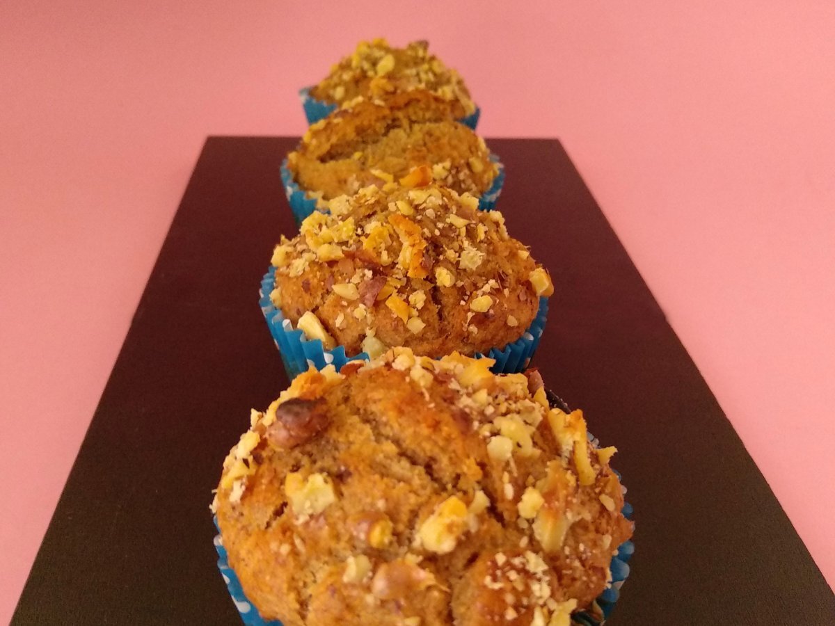 Muffins veganos de plátano, nueces y dátiles Receta Petitchef