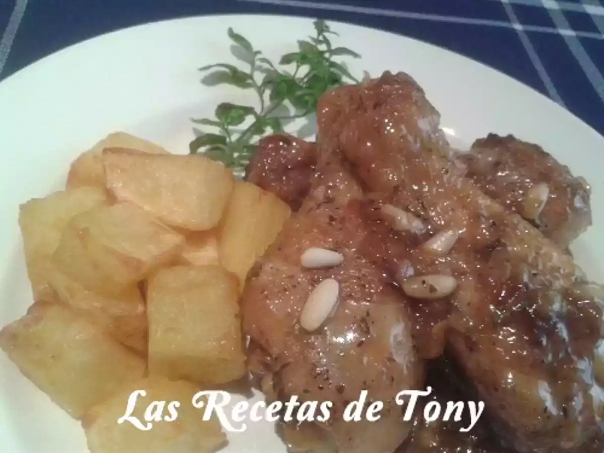 MUSLITOS DE POLLO CON PIÑONES A LA MIEL DE ROMERO - foto 2