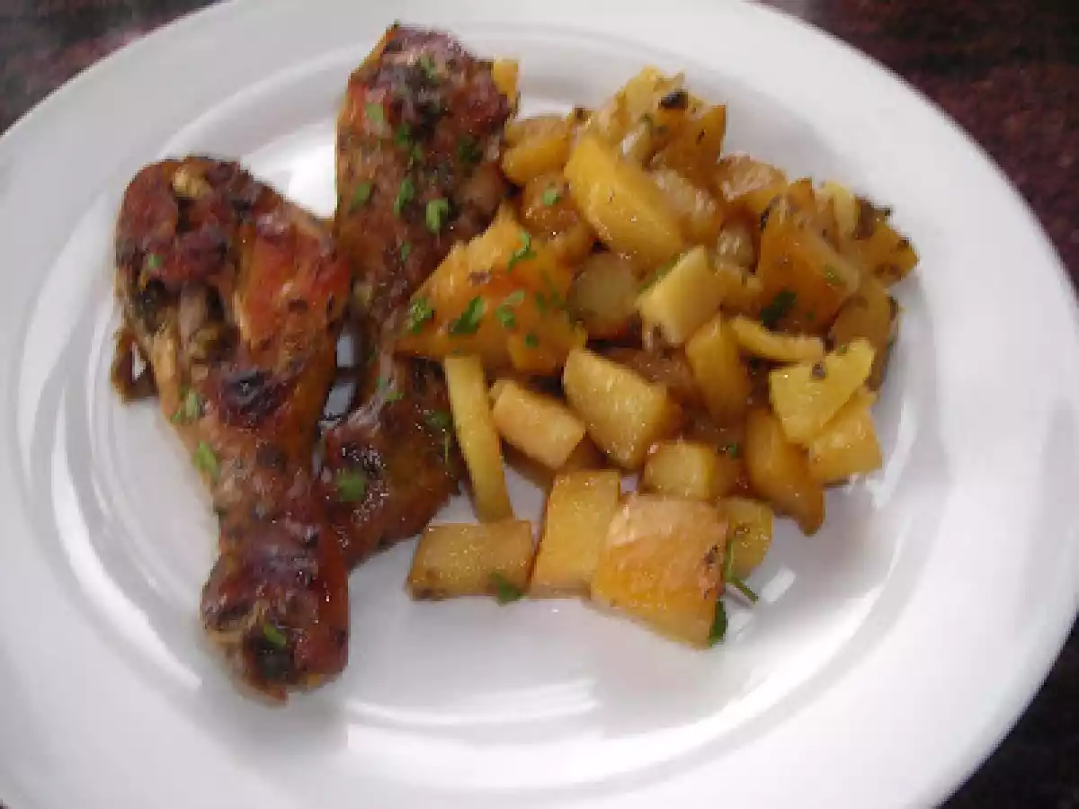 Muslos de pollo con papas, cocinado en bolsa