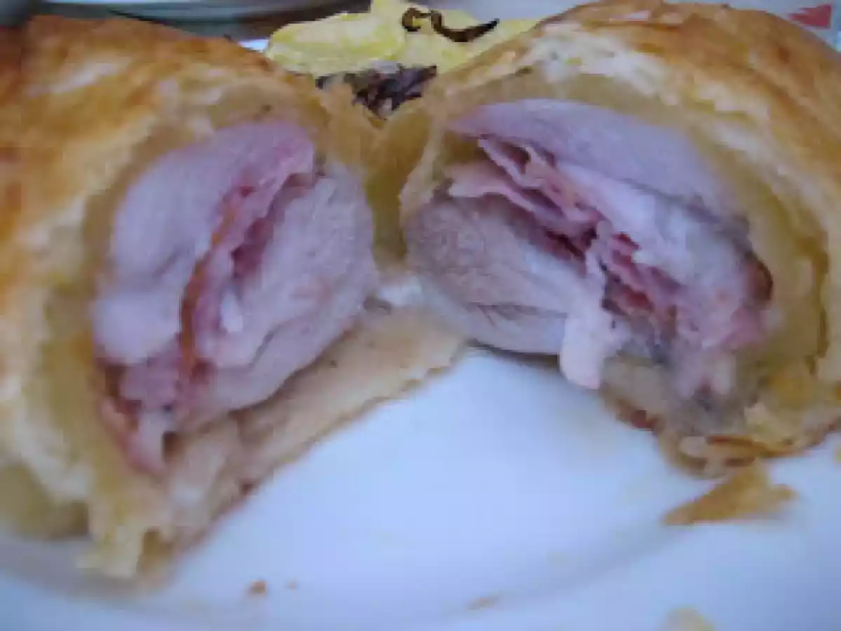 Muslos de pollo rellenos en hojaldre