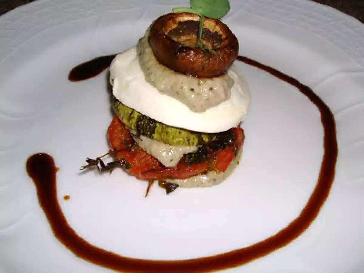 Napoleón de Hongos con Crema de Berenjenas