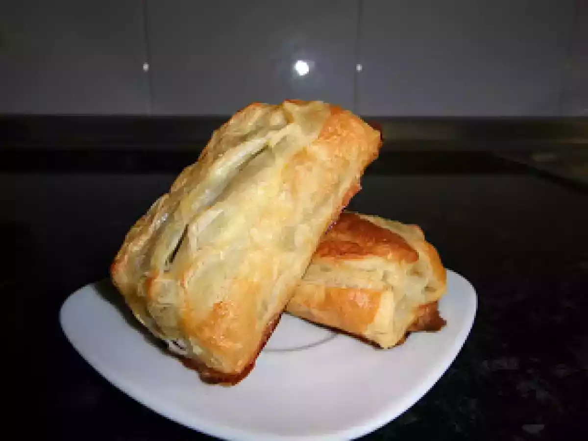 Napolitanas de hojaldre con chocolate.