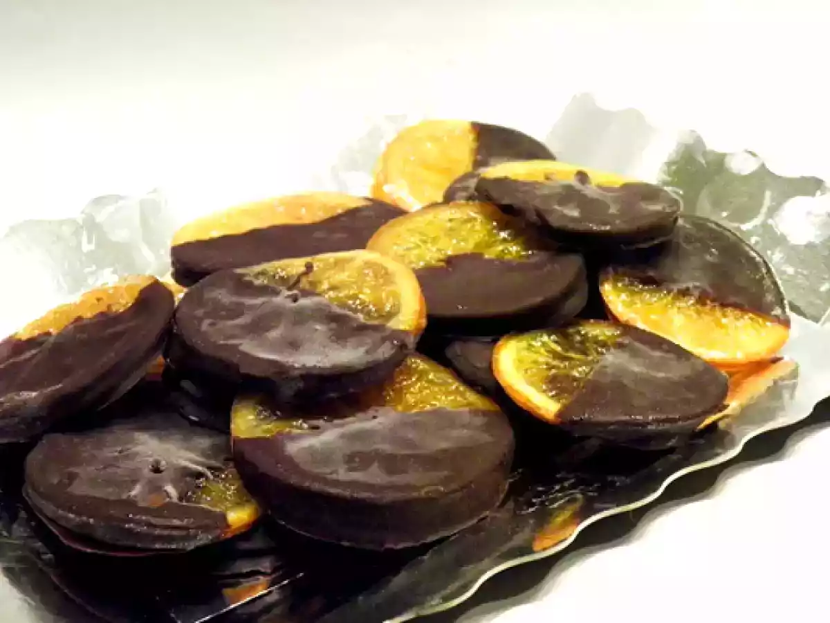 Naranjas confitadas bañadas en chocolate
