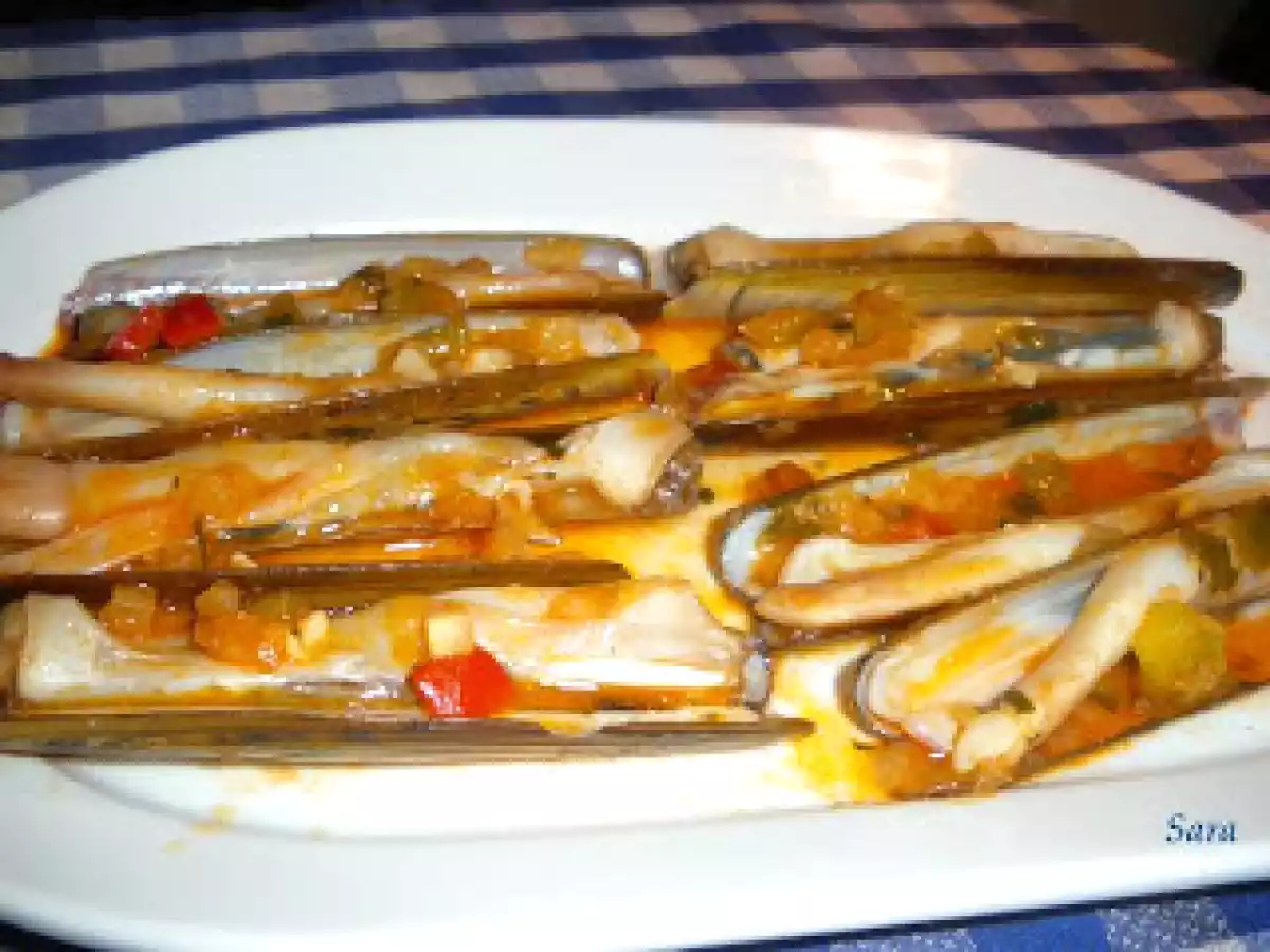 Navajas de Pedreña en salsa marinera