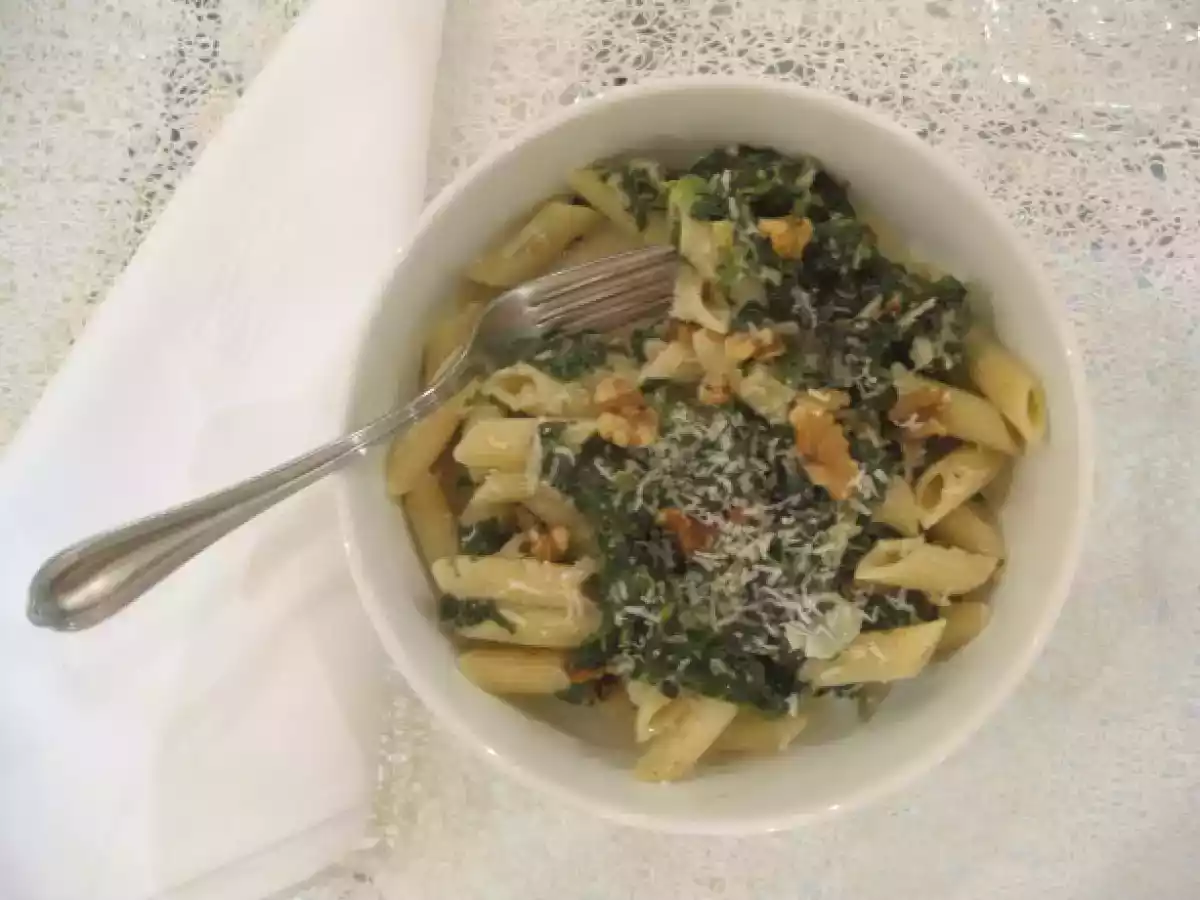 New weekend pasta: Penne con Blue Cheese, Espinacas, y Nueces