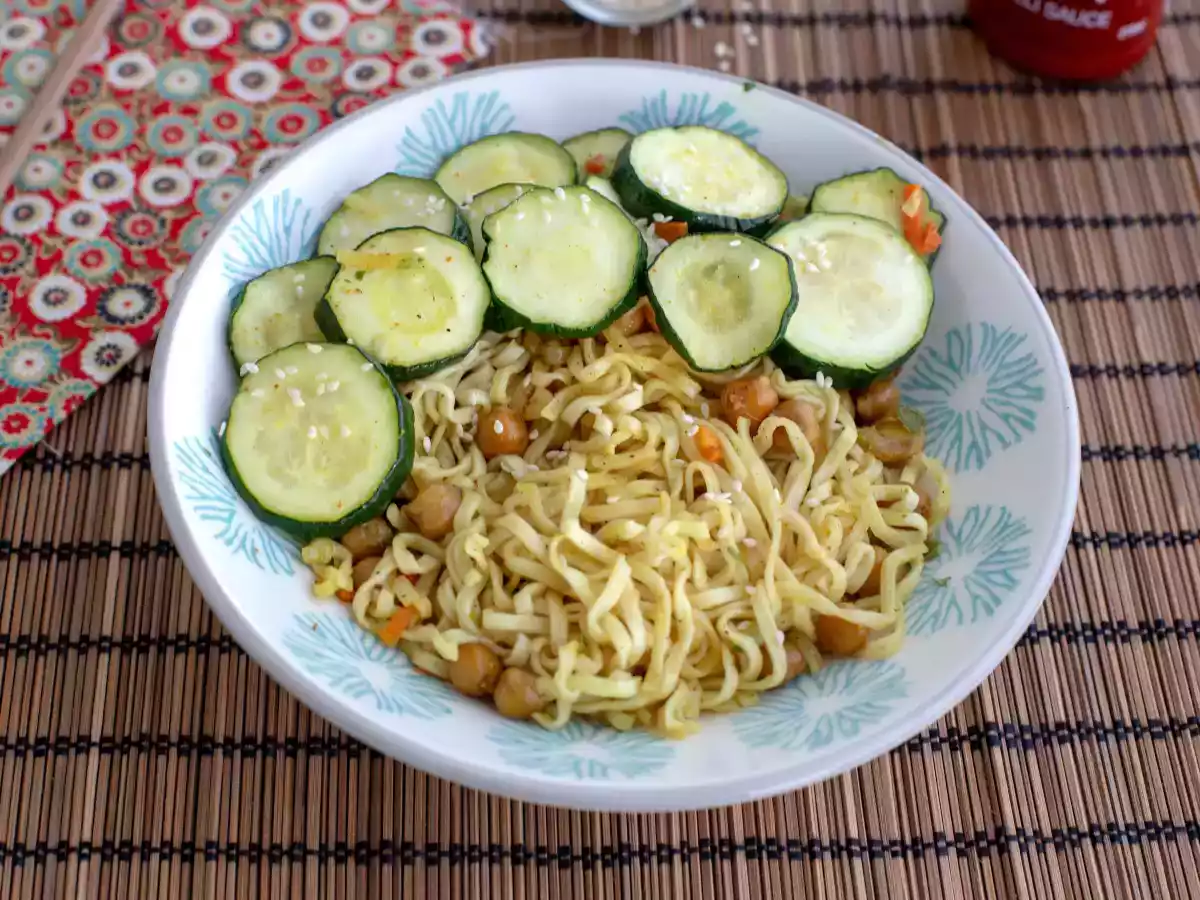 Noodles salteados con garbanzos y calabacín - foto 3