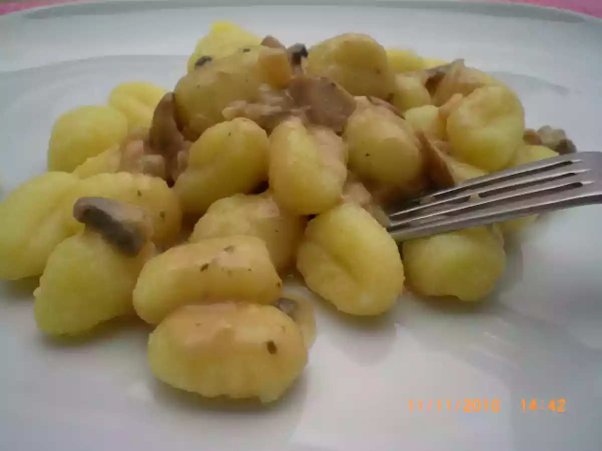 Ñoquis de patata con salsa de Setas - foto 2