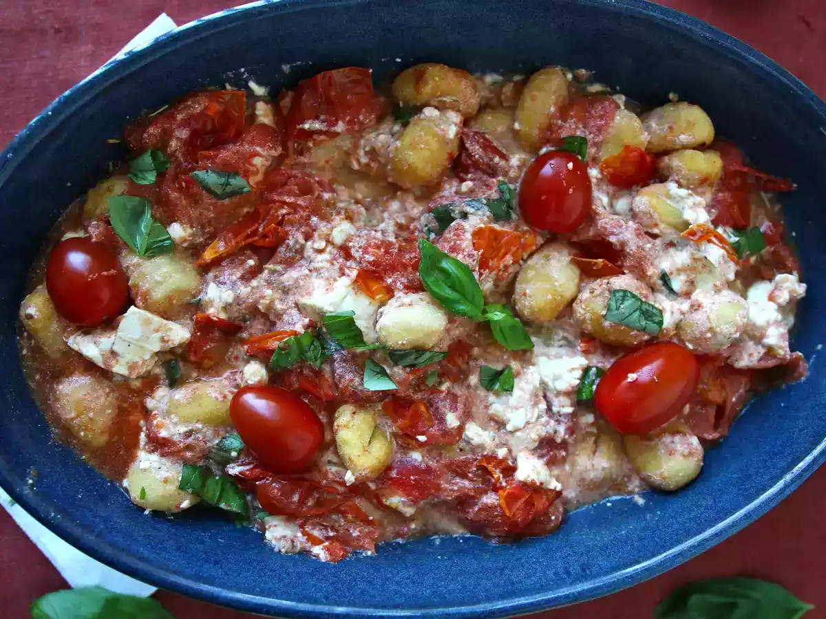 Ñoquis en freidora de aire con salsa de tomates cherry asados y queso feta - foto 3