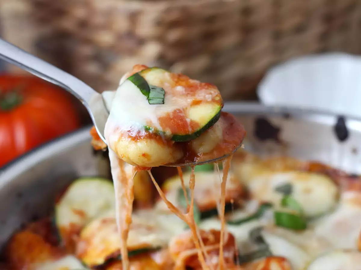 Ñoquis gratinados con calabacín, tomate y mozzarella: listos en 25 minutos - foto 3