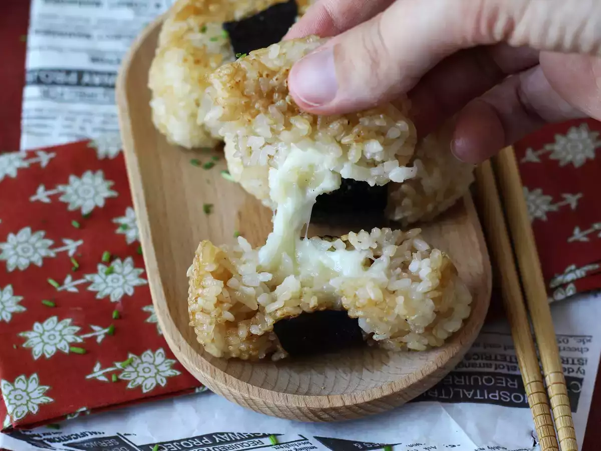 Onigiri a la plancha rellenos de queso fundido: el bocado japonés que apetece repetir - foto 2