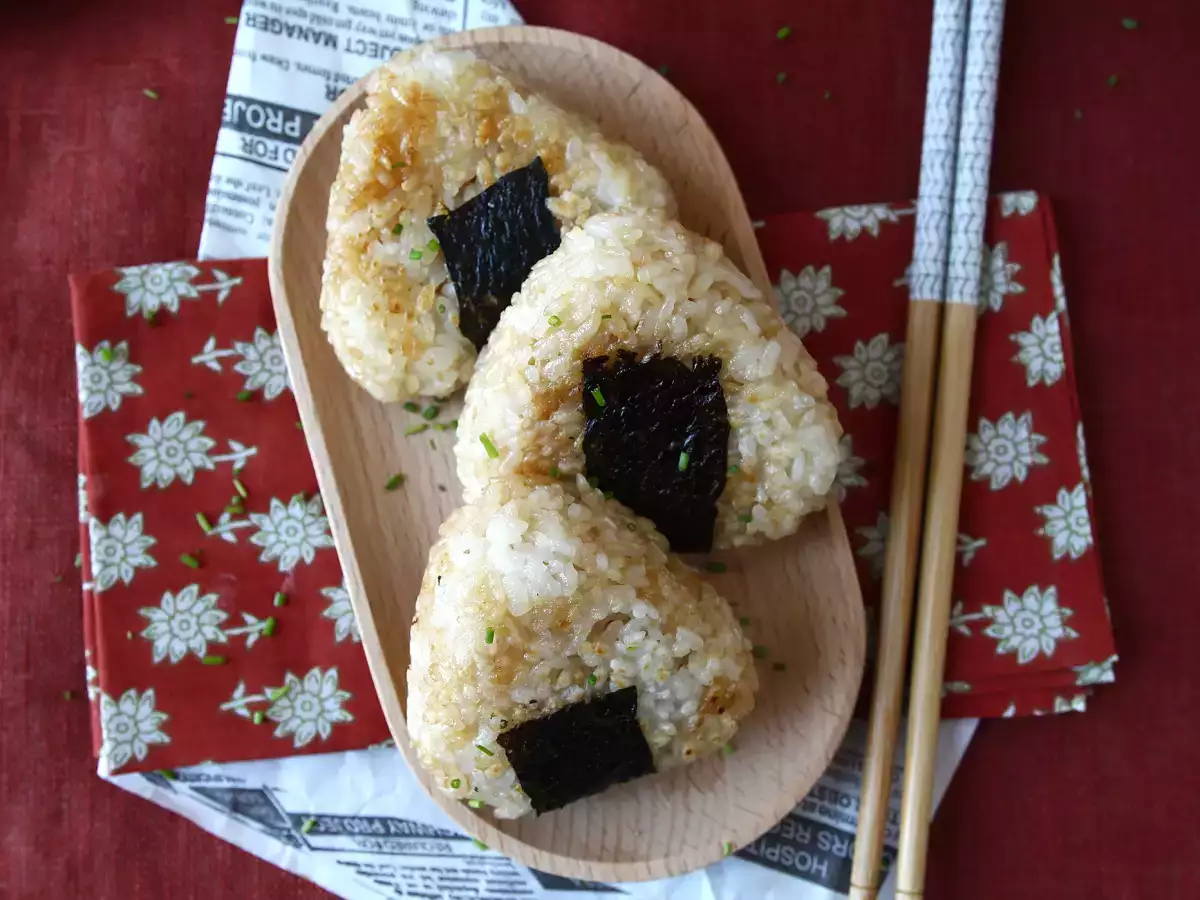 Onigiri a la plancha rellenos de queso fundido: el bocado japonés que apetece repetir - foto 5
