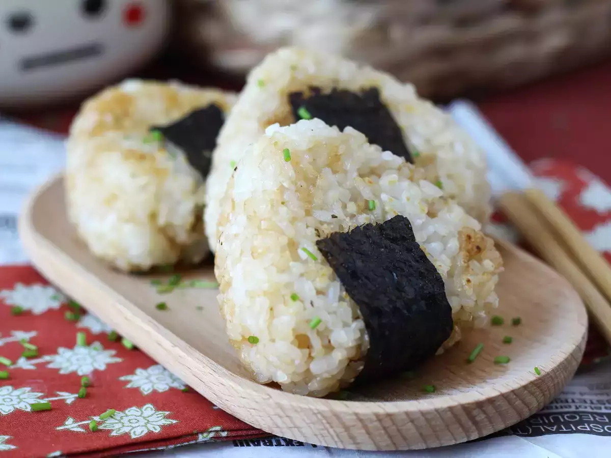 Onigiri a la plancha rellenos de queso fundido: el bocado japonés que apetece repetir - foto 7