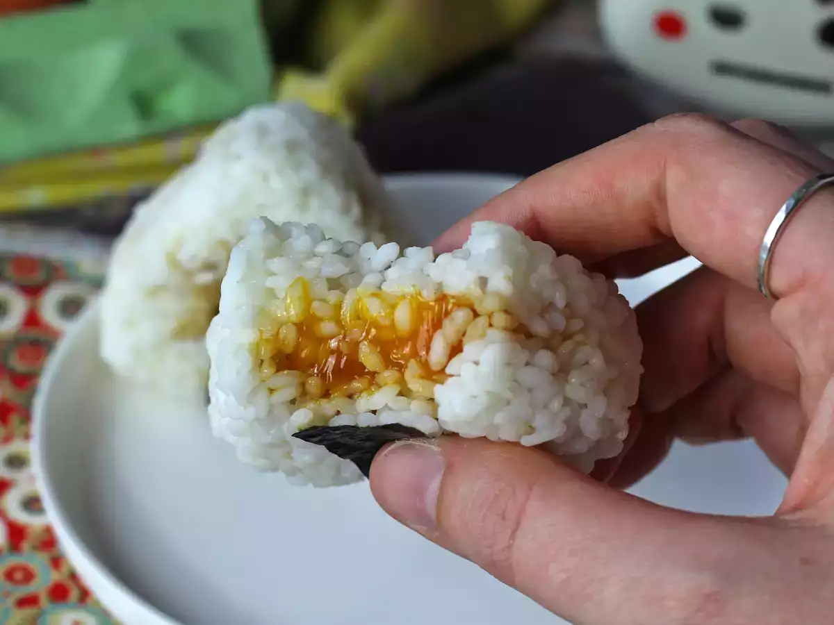 Onigiri con yemas de huevo marinadas en salsa de soja - foto 3