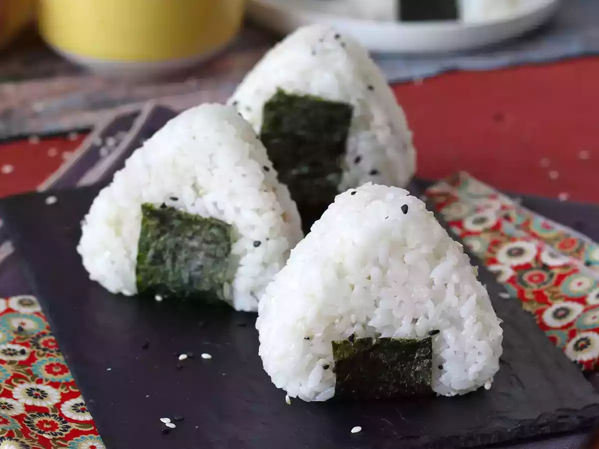 Onigiri de atún, el pequeño sándwich de arroz japonés - おにぎり - foto 2