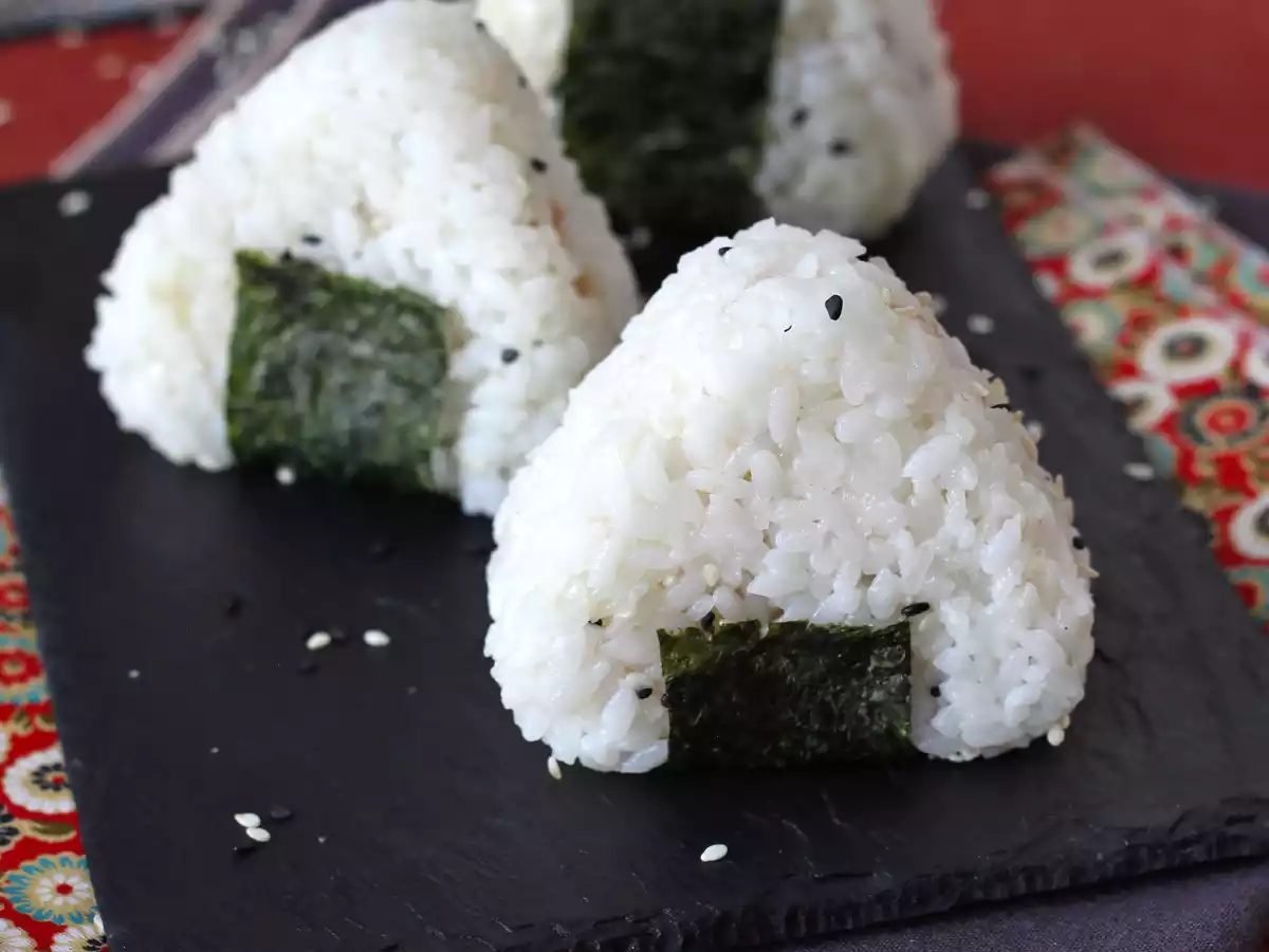 Onigiri de atún, el pequeño sándwich de arroz japonés - おにぎり - foto 4