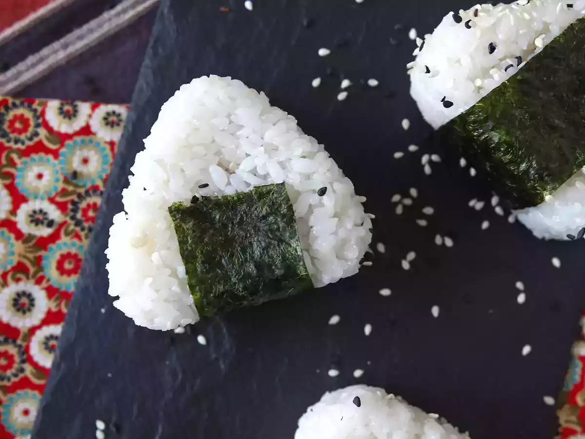 Onigiri de atún, el pequeño sándwich de arroz japonés - おにぎり - foto 7
